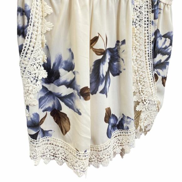 Design Lab Floral Romper Cream Blue Size L Shorts Lace V Neck Half Sleeve - Picture 7 of 10
